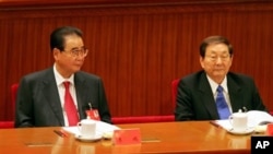 中国前总理李鹏和朱镕基参加中共17大开幕式（2007年10月15日）