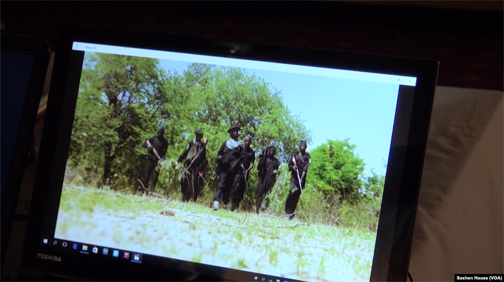 MARADI: Shugabannin gwamanti da na addini da na kungiyoyin matasa sun kalli majigin VOA akan Boko Haram a Maradi, Disemba 1, 2017