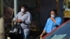 En Nicaragua son los ciudadanos los que han tomado sus propias medidas para prevenir el contagio con el nuevo coronavirus, mientras el gobierno intenta asegurar que tiene todo bajo control. [Foto: Houston Castillo Vado, VOA].