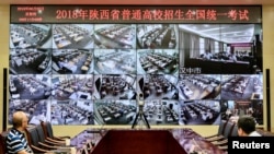 2018年6月7日，中国陕西省西安，一年一度的全国高考，工作人员监督考试场地。