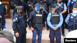 Policía detiene al expresidente de Honduras Hernández el martes 15 de febrero de 2033 en Tegucigalpa, mientras Estados Unidos busca extradición.