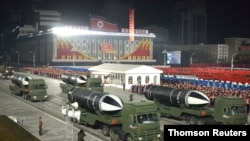 지난 1월 평양 김일성광장에서 열린 노동당 제8차 대회 기념 열병식에 신형 잠수함발사탄도미사일(SLBM)이 등장했다.