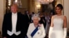 Presiden AS Donald Trump dan ibu negara Melania ketika diterima Ratu Elizabeth II di Buckingham Palace, London, Senin (3/6). 