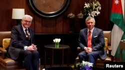 Jordan's King Abdullah (R) meets with German President Frank-Walter Steinmeier at the Royal Palace in Amman, Jan. 28, 2018.