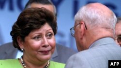 Alba Luz Ramos presidenta de la Corte Suprema de Justicia de Nicaragua, junto al entonces presidente de Nicaragua, Enrique Bolaños (D), el 5 de setiembre de 2003.