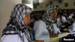 Buruh migran dari Indonesia bersiap berangkat ke negara-negara Timur Tengah. 