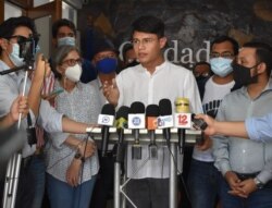 El líder estudiantil Lesther Alemán anuncia que la Alianza Ciudadana está dispuesta a recibir al Partido de Restauración Democrática y al Partido Conservador para formar una alianza única contra el Sandinismo. Foto Daliana Ocaña, VOA.