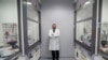 El doctor Pablo Avilés, gerente de Preclínica de PharmaMar, posa en los laboratorios en Colmenar Viejo, España, el 26 de enero de 2021.