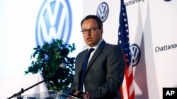 Eksekutif VW Hinrich Woebcken berbicara di pabrik VW di Chattanooga Tennessee, AS (foto: dok). 