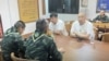 ထိုင်းနိုင်ငံမှာလည်ပတ်ဖို့ လေယာဥ်ကွင်းကနေ ကားငှားခဲ့ရာမှာ လူကုန်ကူးဂိုဏ်းသားယာဥ်မောင်းက တာ့ခရိုင် ဖွတ်ဖရမြို့နယ်ဆီလမ်းလွှဲခေါ်ဆောင်သွားခံရပြီး ထိုင်းစစ်တပ်က ကယ်ဆယ်ထားတဲ့တရုတ်နိုင်ငံသားနှစ်ဦး။ (ဓာတ်ပုံ -ထိုင်းစစ်တပ်/ဇန်နဝါရီ ၁၀၊ ၂၀၂၅)