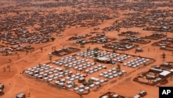 Depuis 2015, le Burkina est pris dans une spirale de violences perpétrées par des groupes jihadistes affiliés à l'Etat islamique et à Al-Qaïda. 