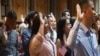 Nuevos ciudadanos expresan preocupación por debate de inmigración