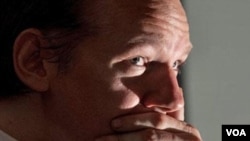 La policía británica arrestó a Assange quien se entregó a las autoridades cuando era buscado por Interpol.