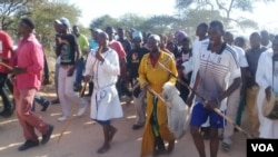 Bathwele 'umgobho' obanjwe edamu eGaranyemba ...