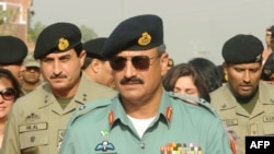 Letjen Rizwan Akhtar, Direktur Dinas Intelijen Pakistan (ISI). (Foto: dok.)Pakistan Wagah Border Post, July 1, 2012.