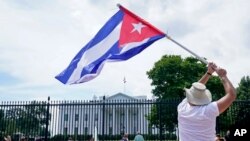 Un alto funcionario de la Administración Biden en entrevista con la Voz de América indicó que las decisiones relacionadas con las restricciones comerciales hacia Cuba deben venir del Congreso.