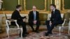 Ukrajinski predsjednik Volodymyr Zelenskyy, britanski premijer Keir Starmer i francuski predsjednik Emmanuel Macron održavaju sastanak tokom samita u Lancaster House u centru Londona, 2. marta 2025.