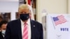 Rais Donald Trump akiwa amevaa barakoa aondoka kwa kituo cha kupigia kura mjini West Palm Beach Florida baada ya kupiga kura ya mapema Jumamosi Oktoba 24, 2020.