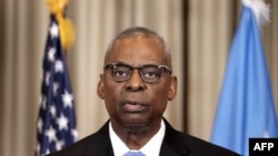 ARCHIVO - El secretario de Defensa de Estados Unidos, Lloyd Austin, hace una declaración al final de la reunión del Grupo de Contacto de Defensa de Ucrania en la base aérea de Ramstein, en el suroeste de Alemania, el 19 de marzo de 2024. (Foto de Daniel ROLAND / AFP)