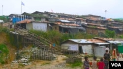 ဘာရှန်ချာကျွန်းပေါ်ရှိ ရိုဟင်ဂျာ ဒုက္ခသည်စခန်း။