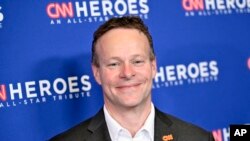 ARCHIVO - Chris Licht asiste al 16º Tributo Anual de las Estrellas de los Héroes de CNN el 11 de diciembre de 2022 en Nueva York. 
