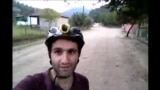 Həbib Əlizadə kəndləri gəzərək uşaqlara kitab paylayır