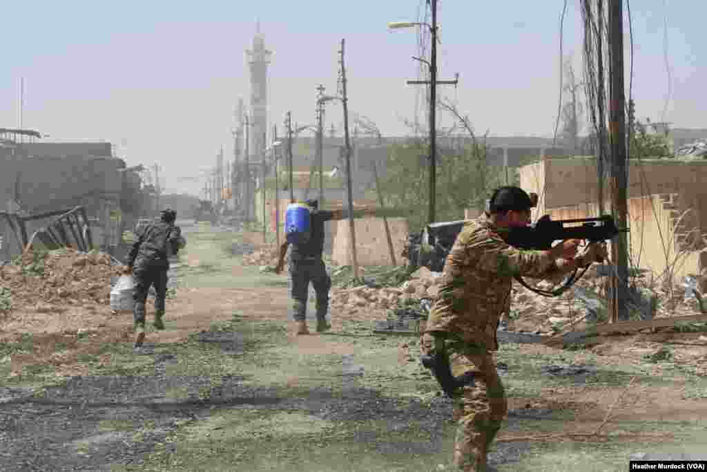 Iraqi soldiers say the Old City is surrounded, but the frontlines are fluid as IS continues to fight to expand, taken in Mosul, Iraq, June 15, 2017.