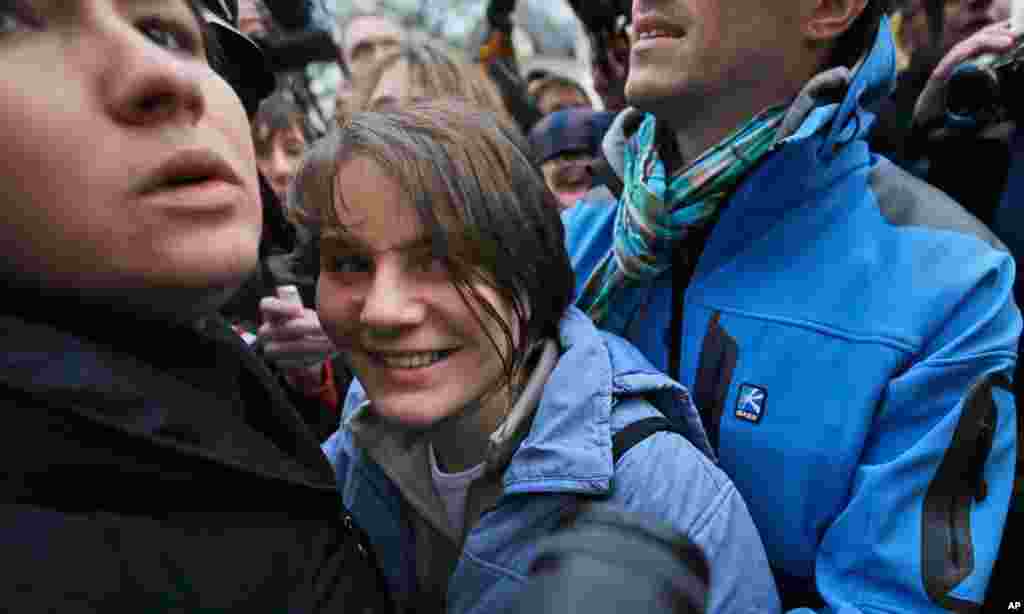 Freed feminist punk group Pussy Riot member Yekaterina Samutsevich speaks outside a court in Moscow, Oct. 10, 2012. A Moscow appeals court freed one of the jailed members, but upheld the two-year prison sentence for the two others.