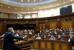 Armenian Prime Minister Nikol Pashinyan gives a speech at the parliament in Yerevan on Sept. 27, 2020. (Photo by handout / Press service of Armenia's government / AFP)