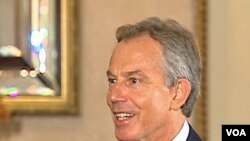 Tiga mantan pejabat pemerintahan mantan PM Tony Blair diberhentikan dari Partai Buruh, 23 Maret 2010.