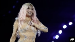 ARCHIVO - Karol G se presenta como parte de la gira "Mañana Sera Bonito" en el Estadio Azteca de la Ciudad de México, el jueves 8 de febrero de 2024. (Foto AP/Eduardo Verdugo, Archivo)