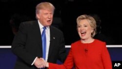 Republican presidential nominee Donald Trump and Democratic presidential nominee Hillary Clinton shake hands after the presidential debate at Hofstra University in Hempstead, N.Y., Sept. 26, 2016. 