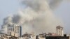 Miembros de la seguridad israelí se reúnen luego de una infiltración masiva de hombres armados de Hamás desde la Franja de Gaza, en Sderot, sur de Israel, el 8 de octubre de 2023.