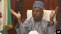 Gwamnan Borno yayin da yake bayani