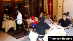 Neoyorquinos regresan a los restaurantes al aire libre. En la imagen el restaurante Cipriani, en el Centro de Nueva York. La ciudad ha entrado ya en la Fase 2 de su reapertura.