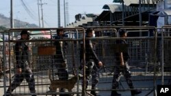 Fuerzas de seguridad ingresan a la Penitenciaría Litoral luego de luchas mortales en Guayaquil, Ecuador, el jueves 22 de julio de 2021.