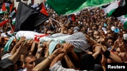 صدها نفر در تشییع جنازه نو جوان فلسطینی شرکت کردند