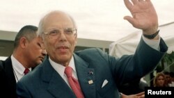 Jorge Battle , de 88 años, sufrió un desmayo el viernes cuando estaba en una comida con amigos políticos