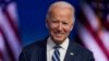 លោក Joe Biden ប្រធានាធិបតីជាប់ឆ្នោត ញញឹមពេលលោកស្តាប់សំណួររបស់អ្នកសារព័ត៌មាន នៅទីក្រុង Wilmington រដ្ឋ Delaware កាលពីថ្ងៃទី១០ ខែវិច្ឆិកា ឆ្នាំ២០២០។