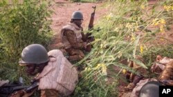 Des soldats de l'armée burkinabè patrouillent à Ouagadougou, au Burkina Faso, le 29 septembre 2015.