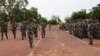 Général Keba Sangaré lors de la revue des troupes, au Mali, le 8 septembre 2019. (VOA/Kassim Traoré)