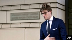 Alex Van der Zwaan meninggalkan Gedung Pengadilan Distrik Federal, 20 Februari 2018. 