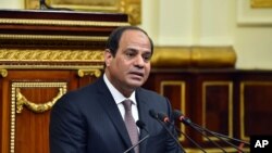 Le président égyptien, Abdel-Fattah el-Sissi, s'adresse au Parlement au Caire, le 13 février 2016.