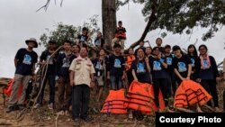 សមាជិកក្រុមមេគង្គយុវទូតបានធ្វើដំណើរទស្សនកិច្ចសិក្សានៅស្ទឹងត្រែងតាមបណ្តោយទន្លេមេគង្គ កាលពីខែកក្កដា ឆ្នាំ២០១៨។ (រូបថតផ្តល់ឲ្យដោយអេកូយុវទូត)