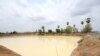 ស្រះ​ទឹក​មួយ​ដែល​ត្រូវ​បាន​ជីក​ដើម្បី​ផ្គត់​ផ្គង់​ទឹក​សម្រាប់​អ្នក​ភូមិ​អំពិល​ផ្អែម​ ស្រុកពញាឮ នៃ​ខេត្ត​កណ្ដាល​បន្ទាប់ពី​មាន​គ្រោះ​រាំង​ស្ងួត​អស់​រយៈ​ពេល​រាប់សិបខែ​កន្លង​មក​។រូបថត​នៅ​ថ្ងៃទី​១៣​ឧសភា​ឆ្នាំ​២០១៦។​(ឡេង ឡែន/VOA)