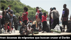 Menores y adultos que realizan el trayecto de más de una semana deben enfrentarse a los rigores de la selva. [Archivo]