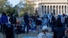 Demonstranti se ukopavaju na američkim univerzitetima, dok fakulteti osuđuju školske vođe