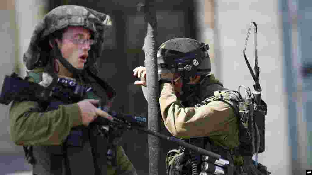 Sojojin Isra'ila A Lokacin Da Suke Artabu Da Sojojin Falasdinawa A kusa Da Birnin Hebron, Oktoba 14, 2015. 