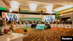 Les dirigeants de la Communauté économique des États de l'Afrique de l'Ouest (Cédéao) tiennent un sommet extraordinaire pour discuter de la situation au Mali, à Accra, au Ghana, le 9 janvier 2022.