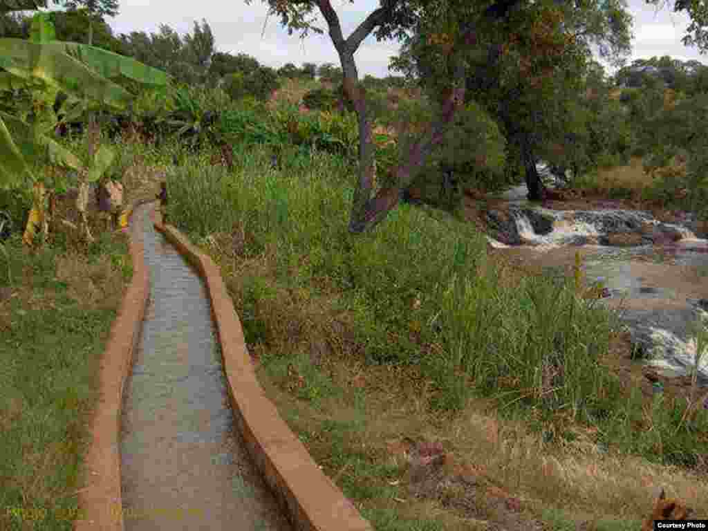 A canal leading off the stream takes water to a powerhouse, where electricity is generated.(Photo: Practical Action)